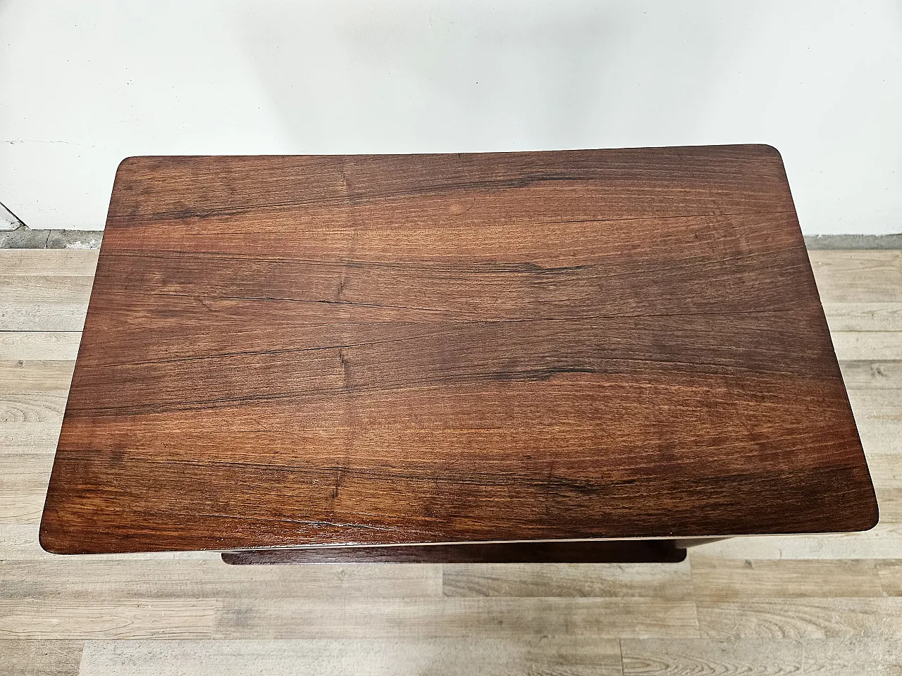 1950s Art Deco coffee table in walnut 4