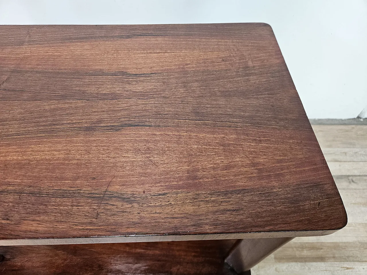 1950s Art Deco coffee table in walnut 6