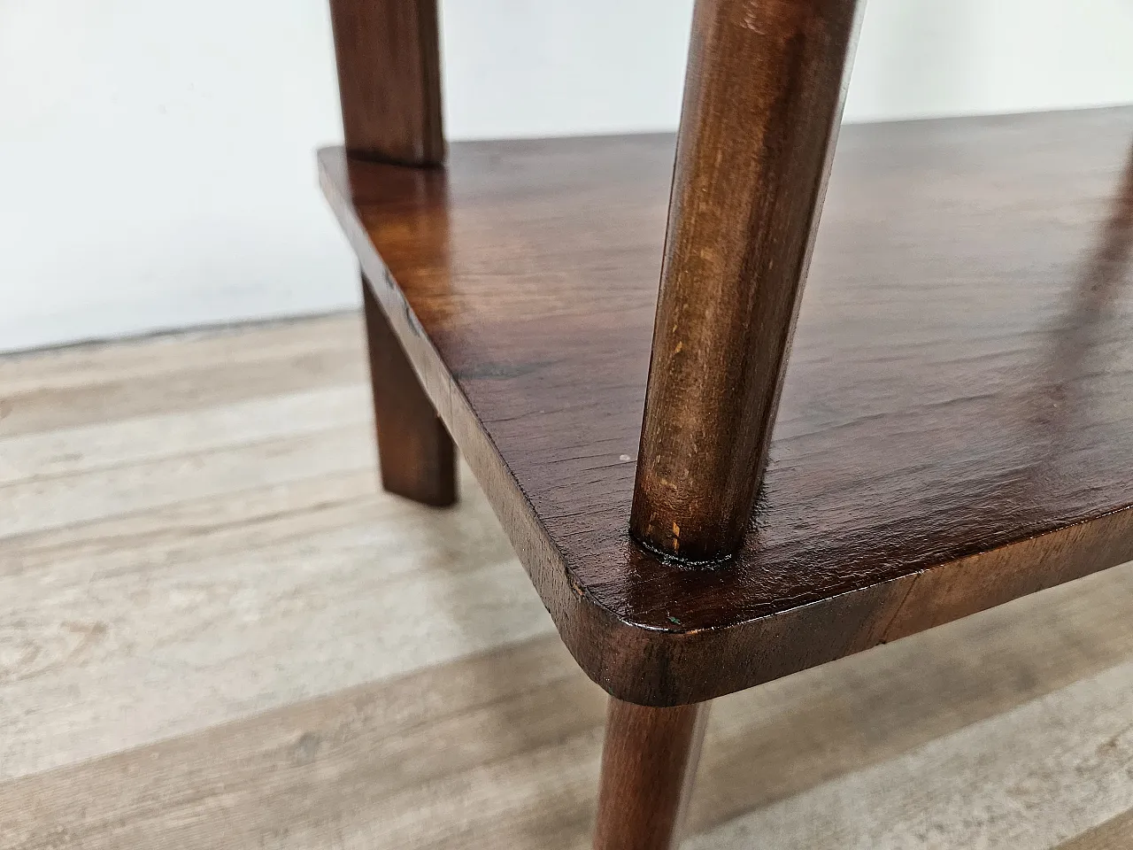 1950s Art Deco coffee table in walnut 9