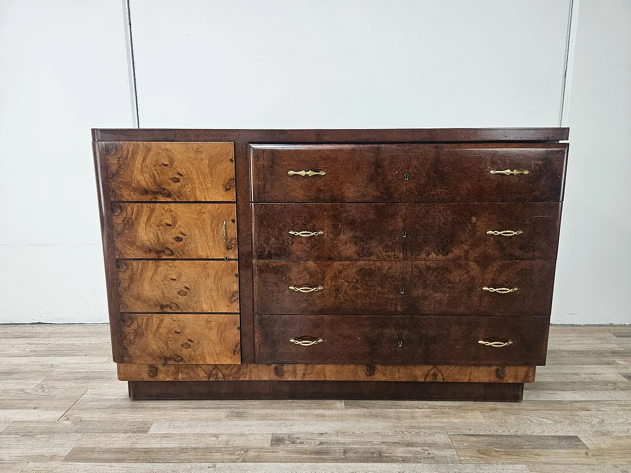 1940s Art Deco sideboard in walnut and blond walnut 1
