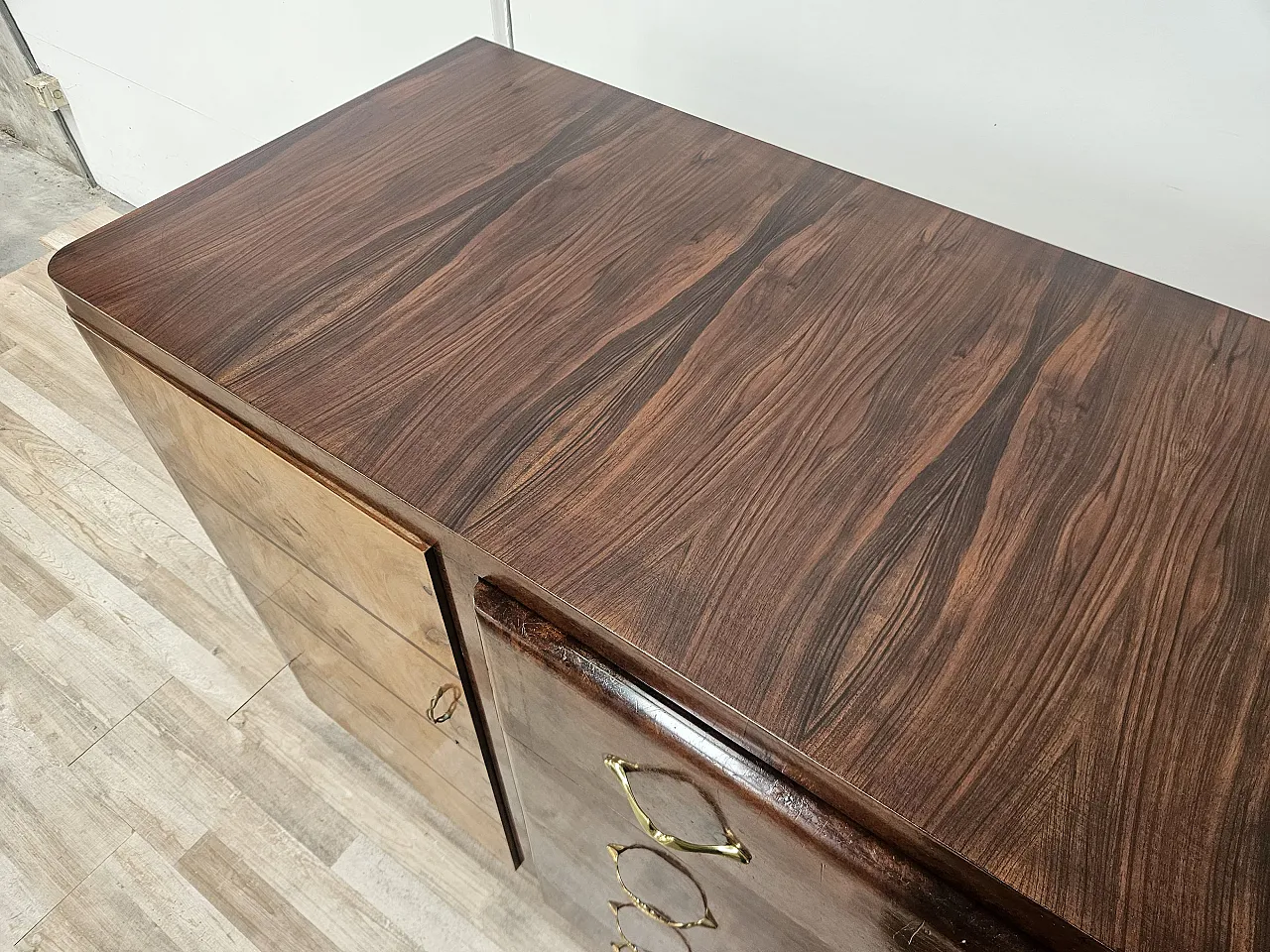 1940s Art Deco sideboard in walnut and blond walnut 5