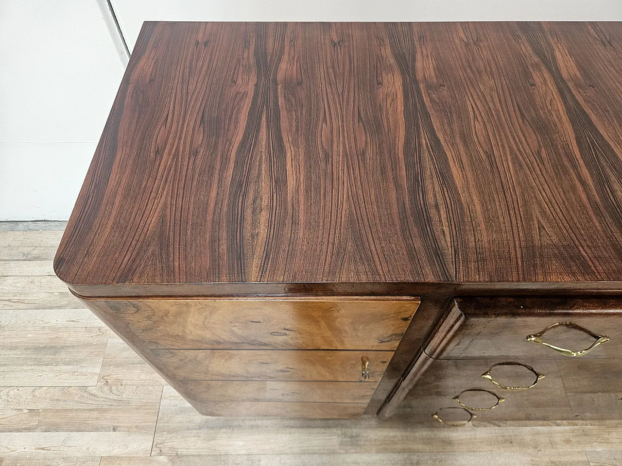 1940s Art Deco sideboard in walnut and blond walnut 6