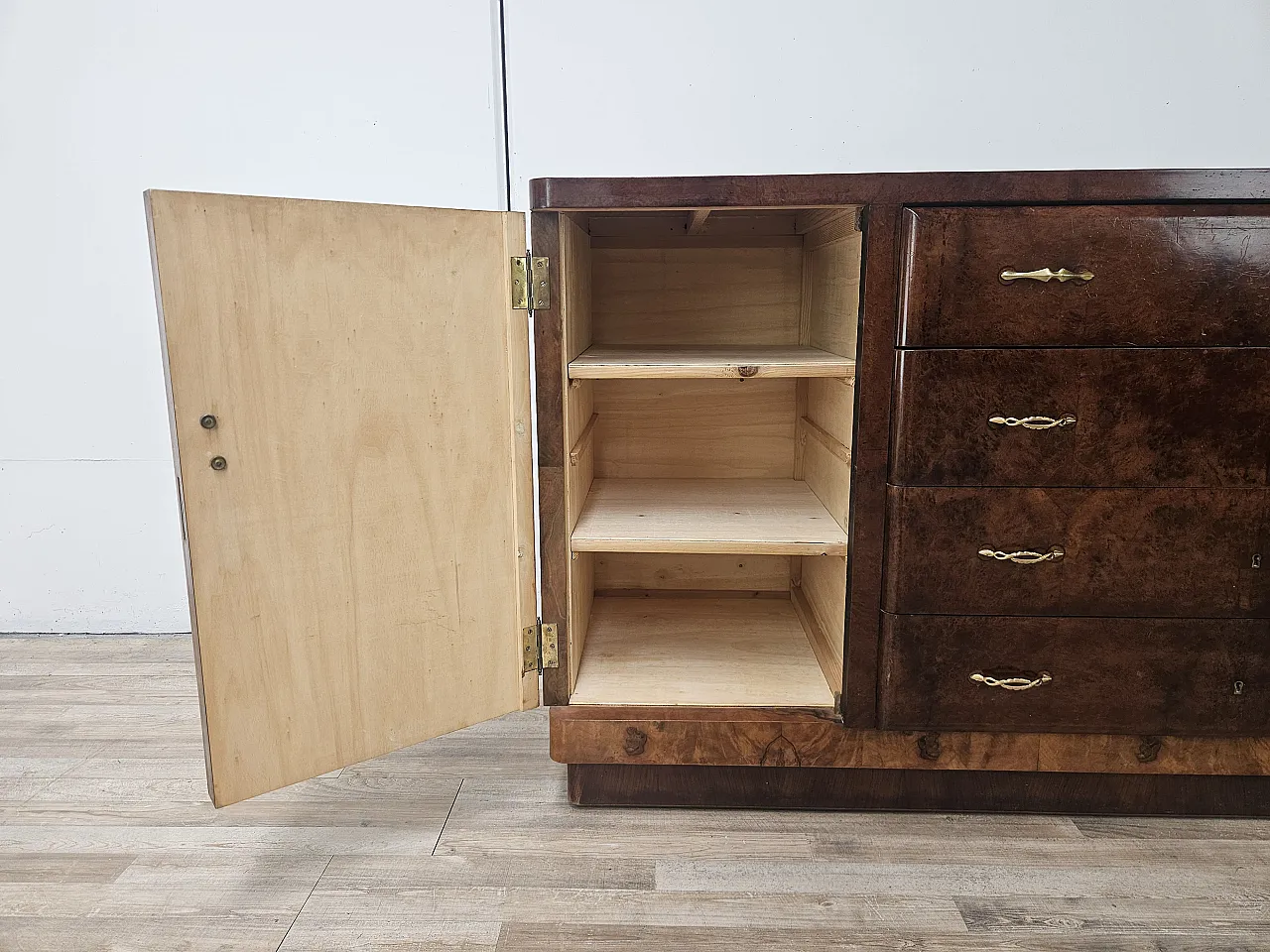 1940s Art Deco sideboard in walnut and blond walnut 11