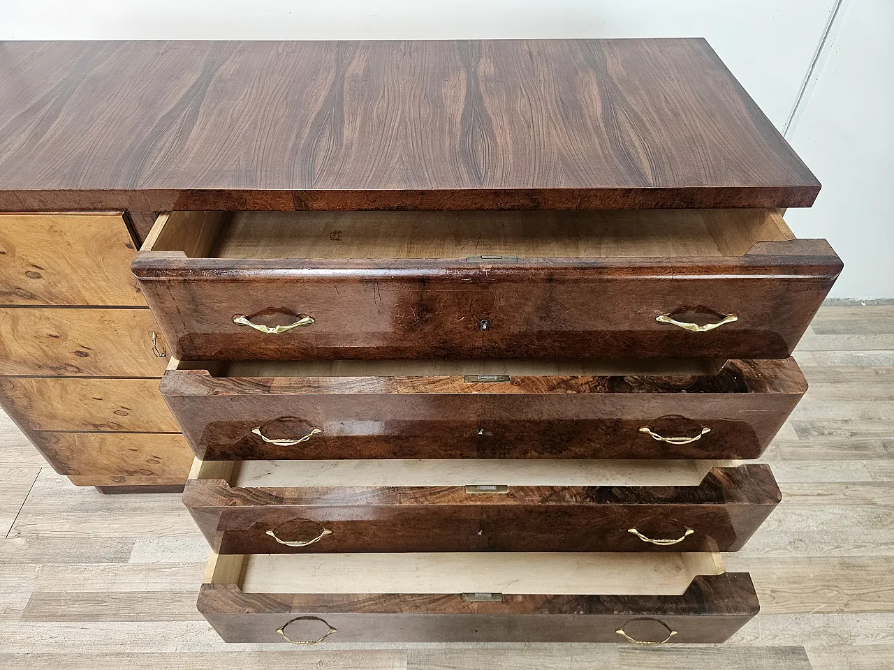 1940s Art Deco sideboard in walnut and blond walnut 14