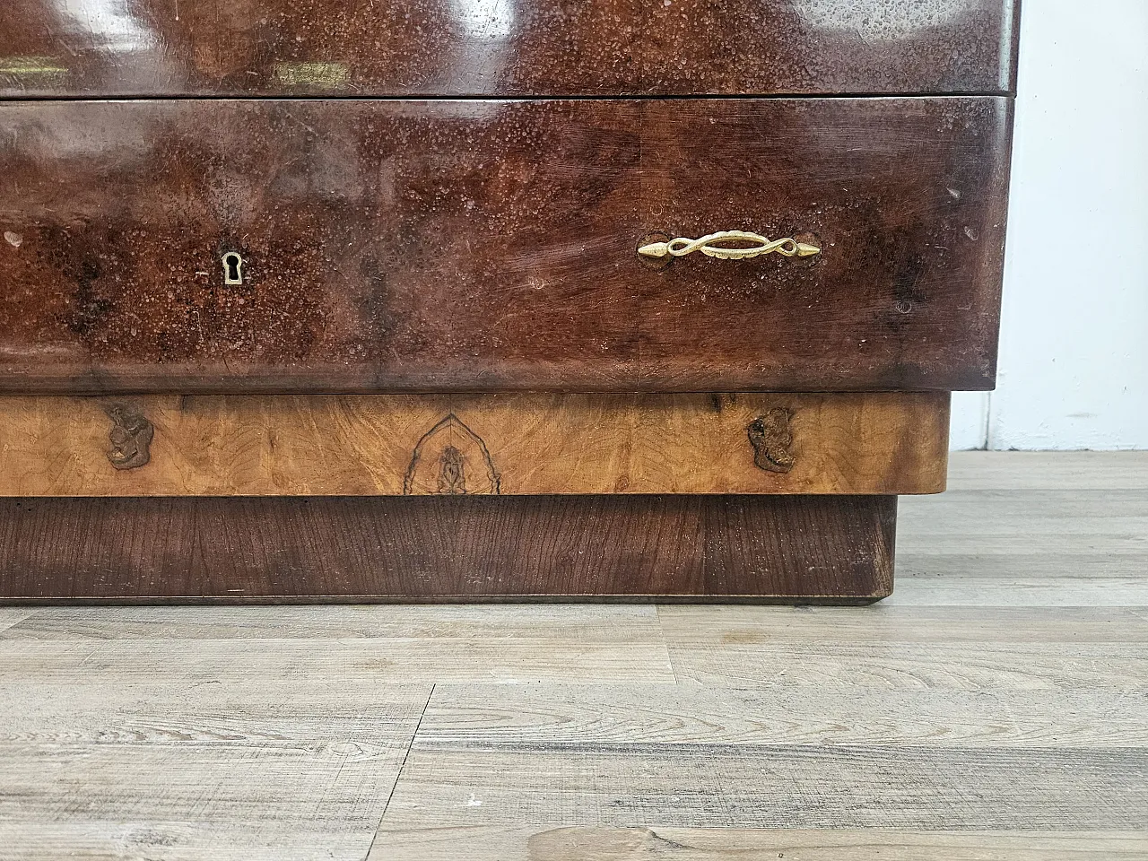1940s Art Deco sideboard in walnut and blond walnut 20