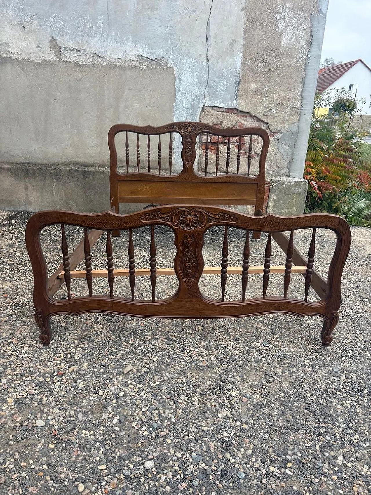 Carved wooden bed frame, early 20th century 5