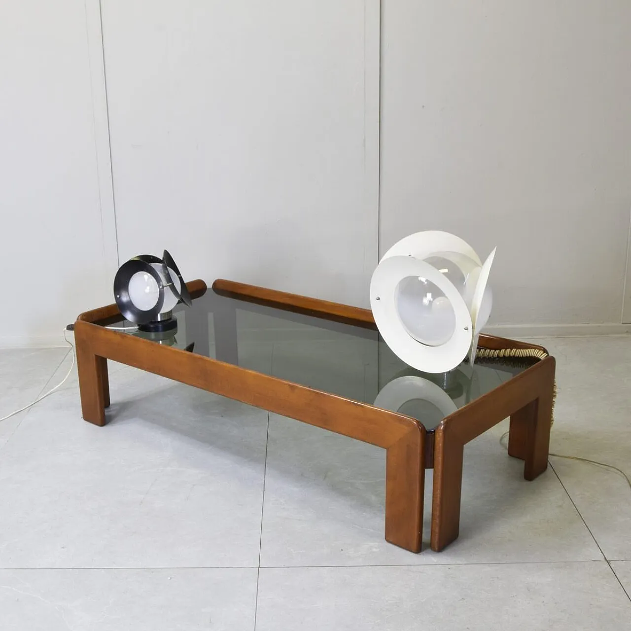 Pair of table lamps in metal and opaline glass by Arredoluce, 1970s 2