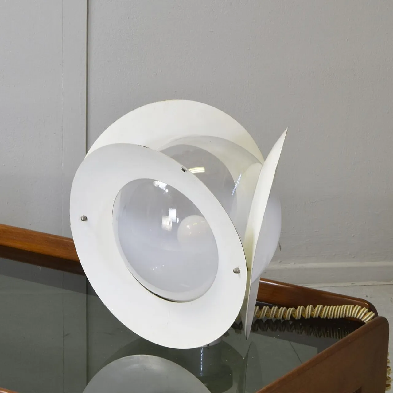 Pair of table lamps in metal and opaline glass by Arredoluce, 1970s 3