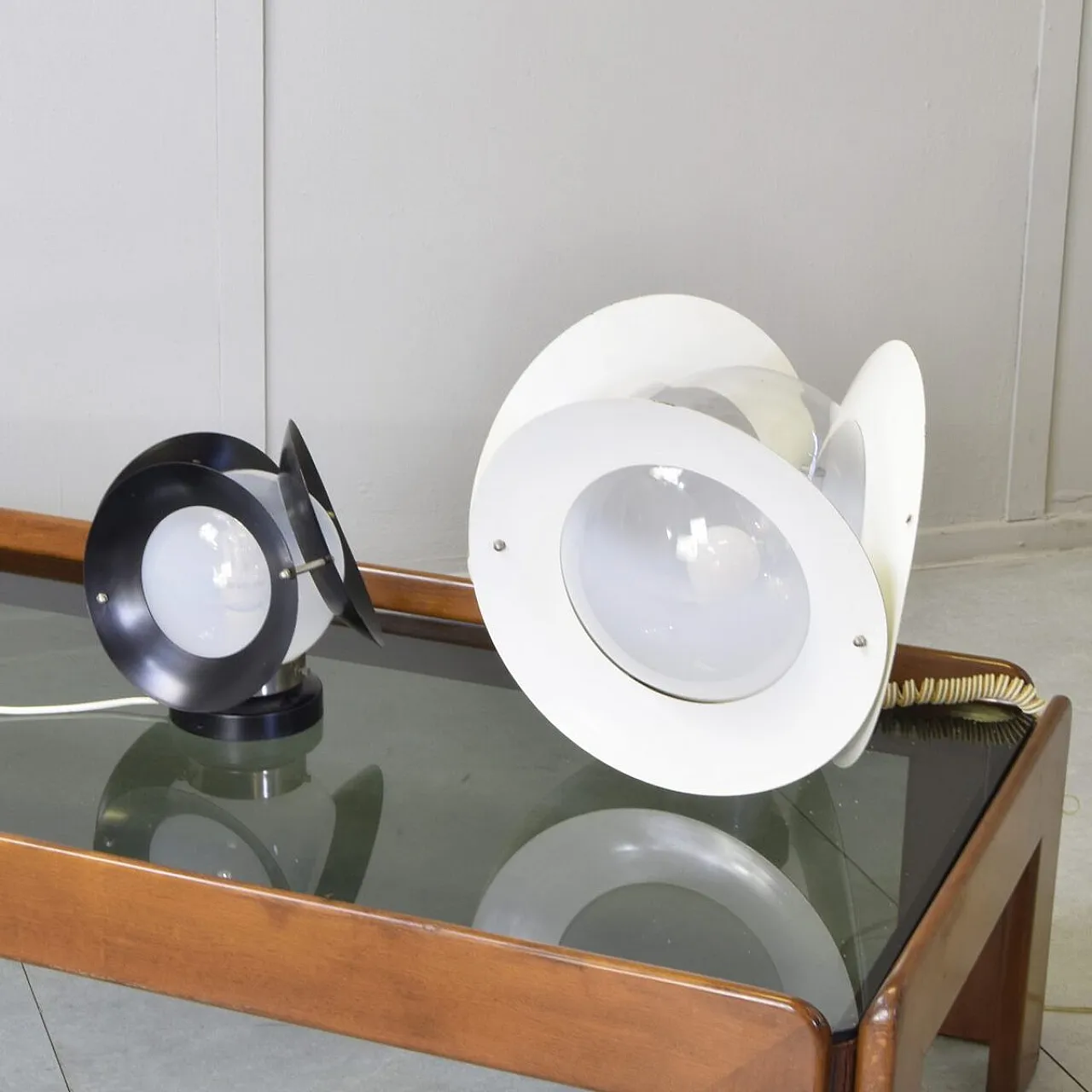 Pair of table lamps in metal and opaline glass by Arredoluce, 1970s 5