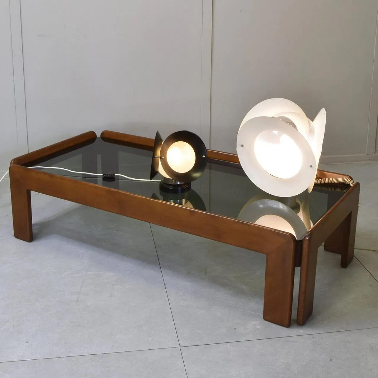 Pair of table lamps in metal and opaline glass by Arredoluce, 1970s 7