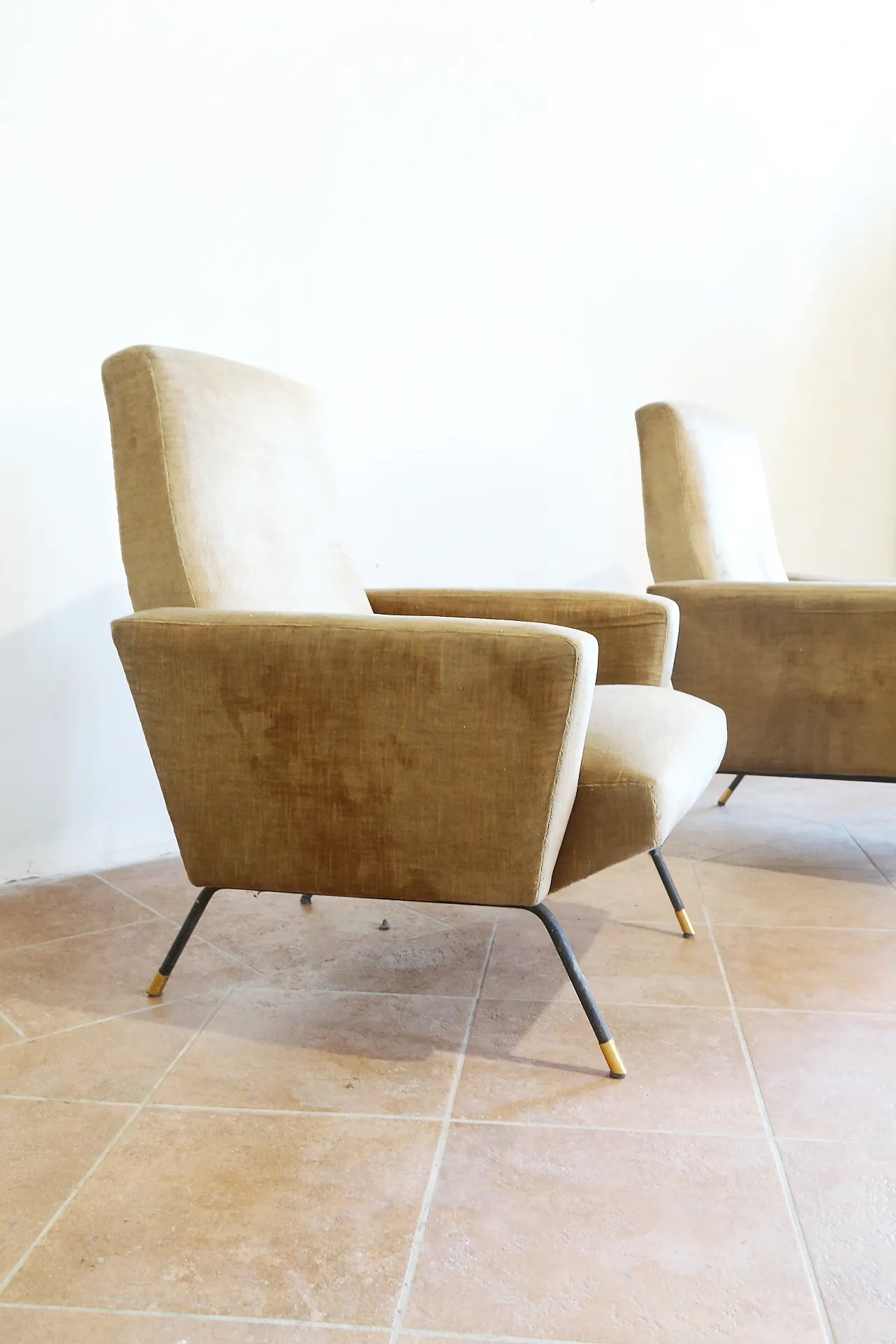 Pair of golden velvet armchairs by Zanuso, mid-20th century 21