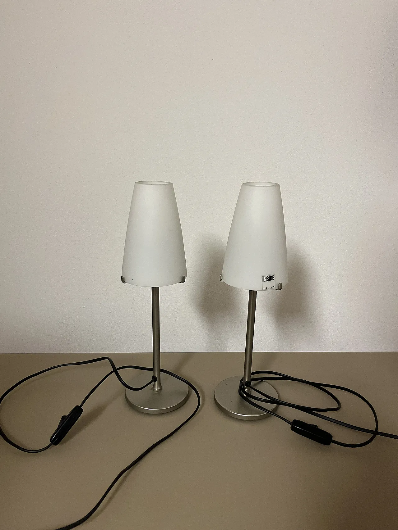 Coppia di lampade da tavolo in vetro satinato, fine '900 1