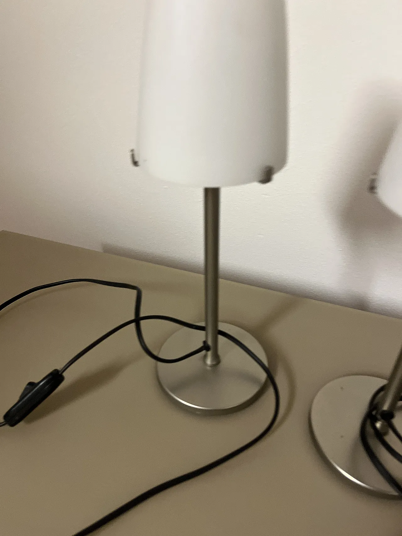 Coppia di lampade da tavolo in vetro satinato, fine '900 2