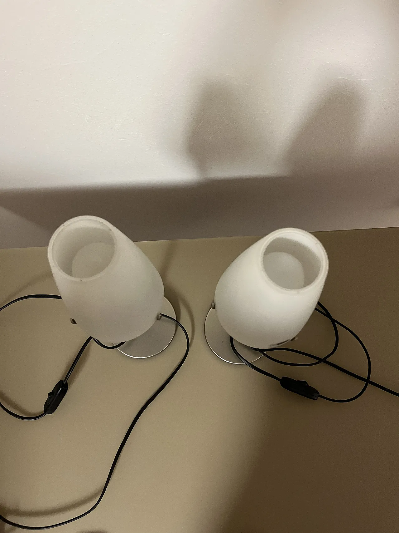 Coppia di lampade da tavolo in vetro satinato, fine '900 4