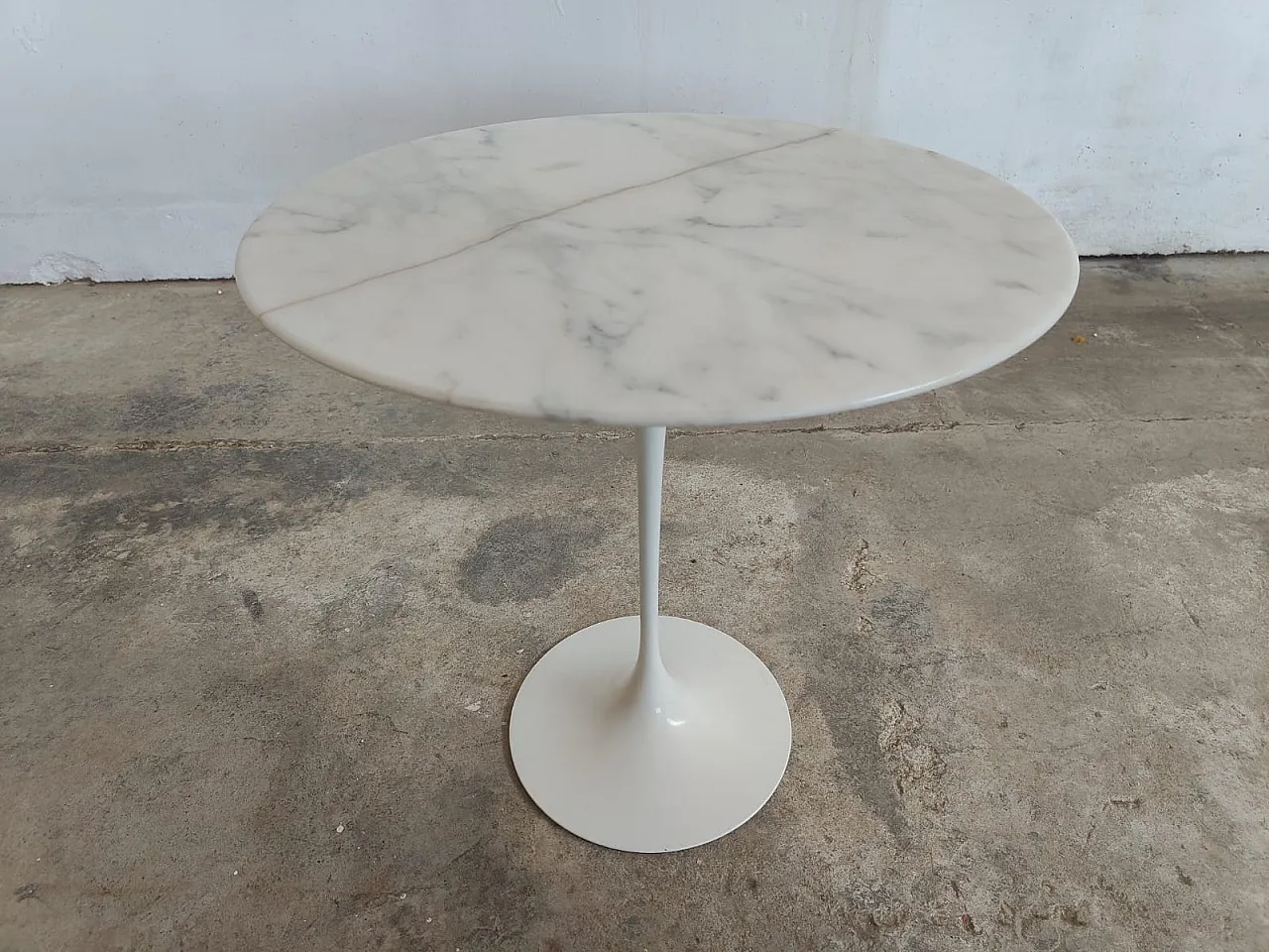 Tulip Knoll International side table with Calacatta marble top, 1980s 5