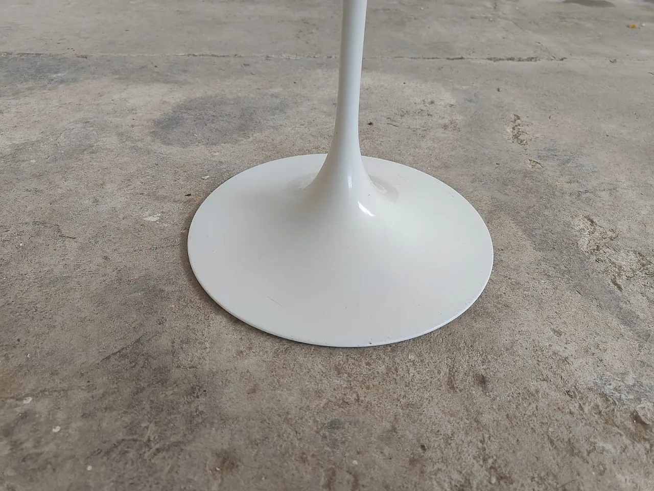 Tulip Knoll International side table with Calacatta marble top, 1980s 7
