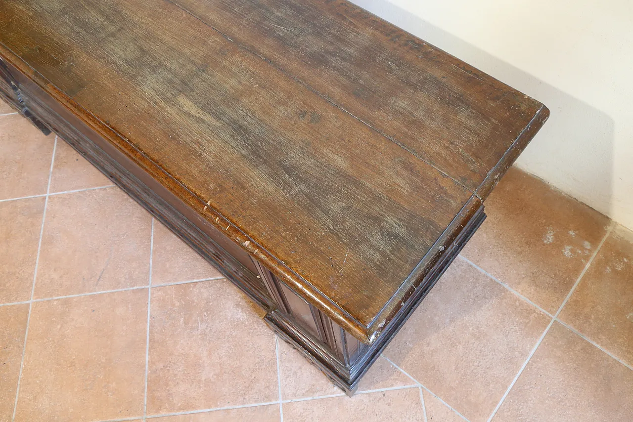 Venetian chest in solid Baroque walnut, 18th century 4