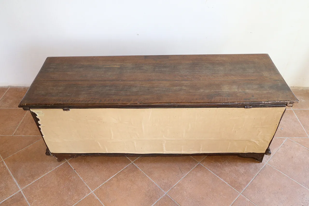 Venetian chest in solid Baroque walnut, 18th century 16