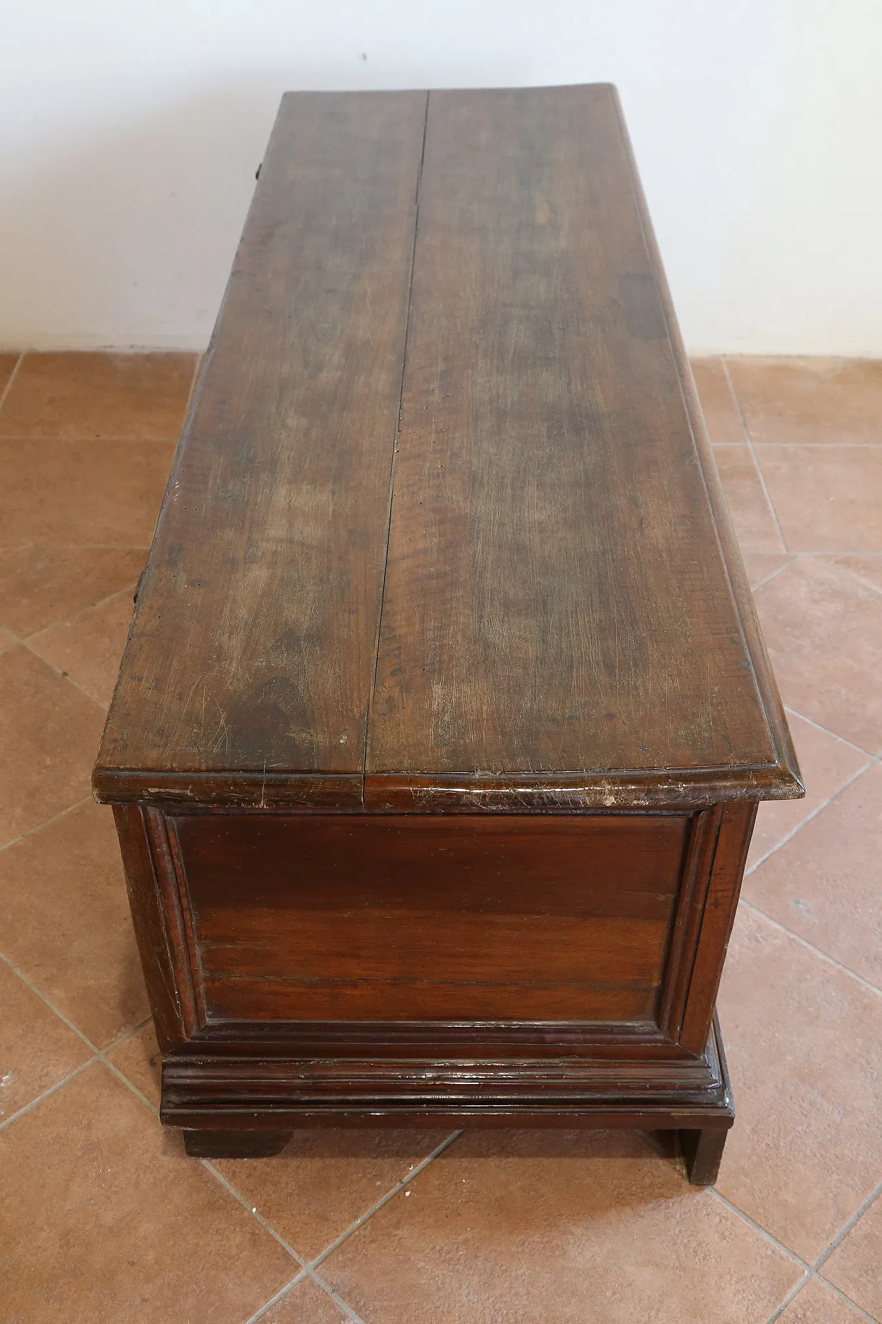 Venetian chest in solid Baroque walnut, 18th century 23