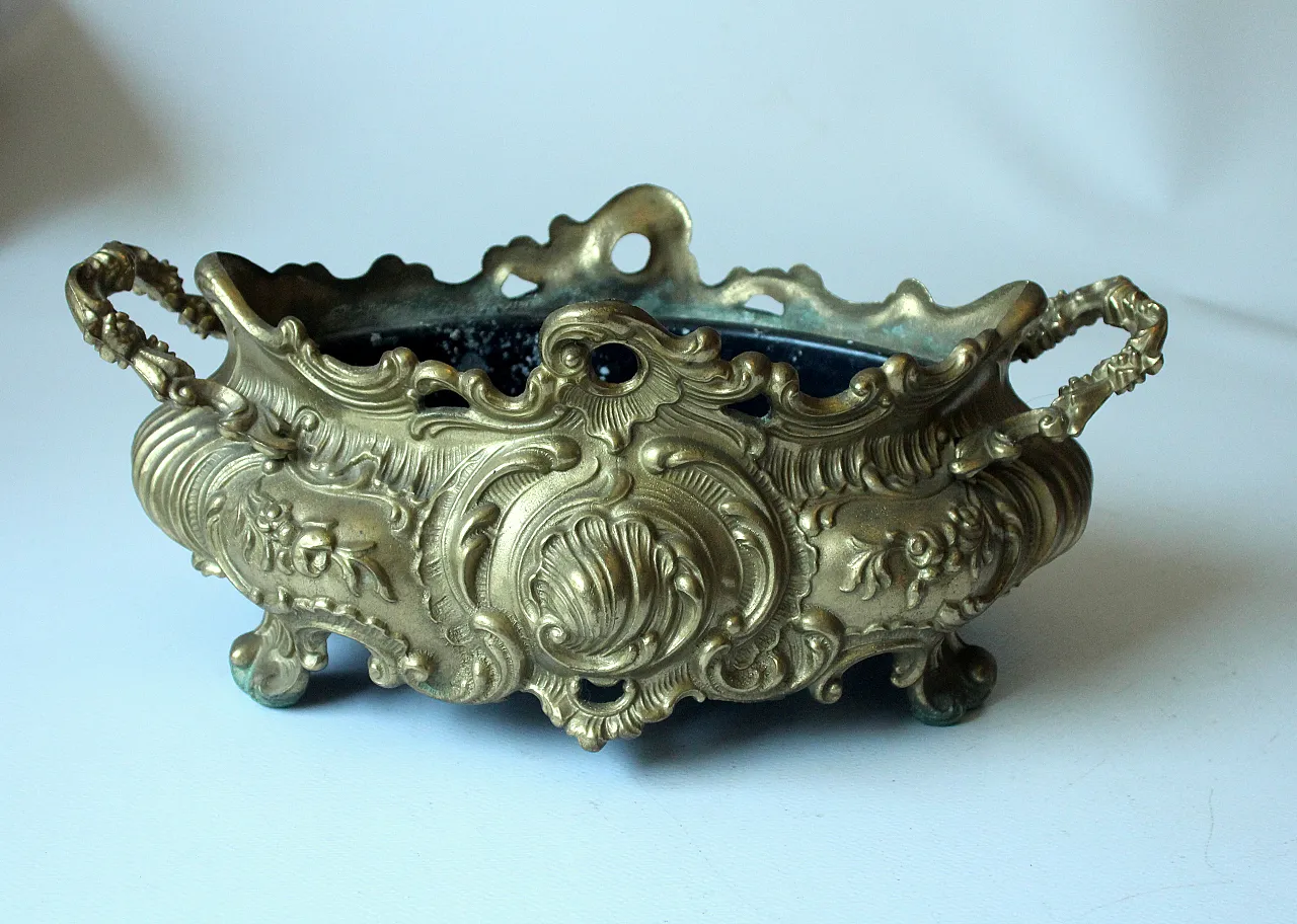 Art Nouveau solid brass jardiniere with metal insert, 20th century 1