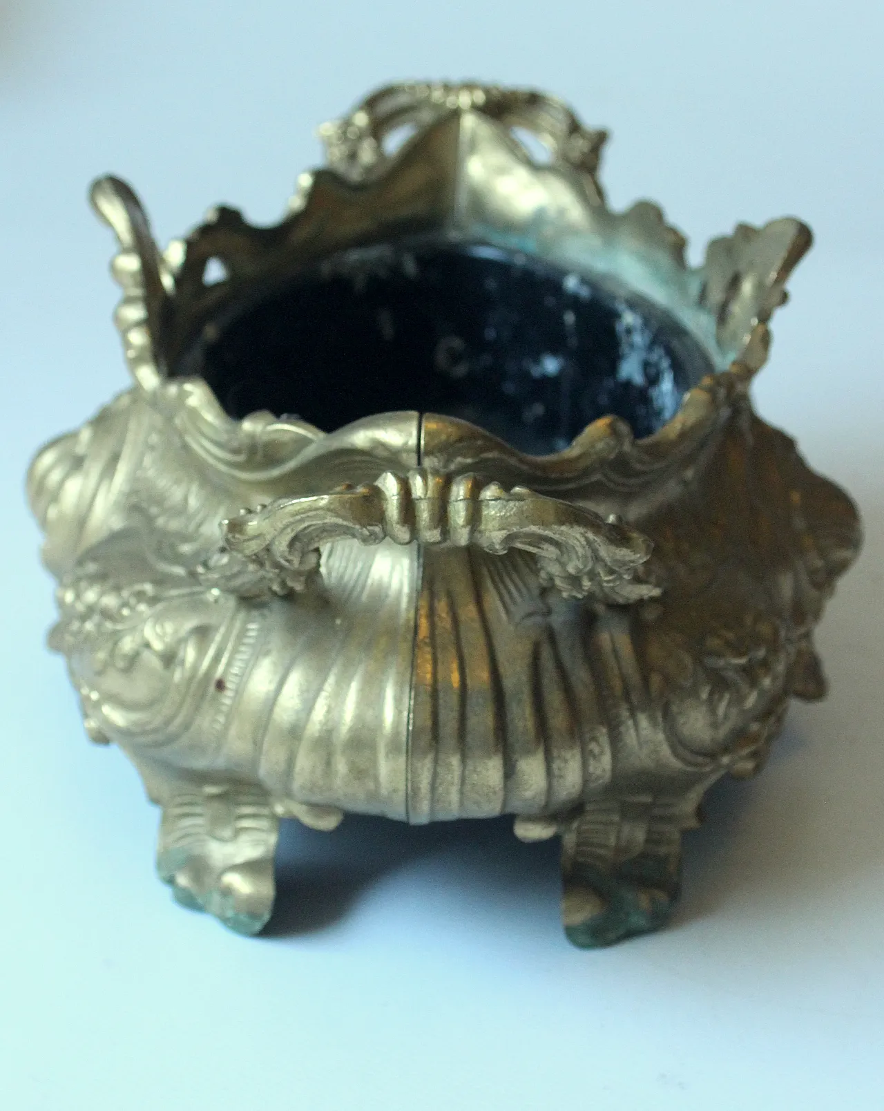 Art Nouveau solid brass jardiniere with metal insert, 20th century 3