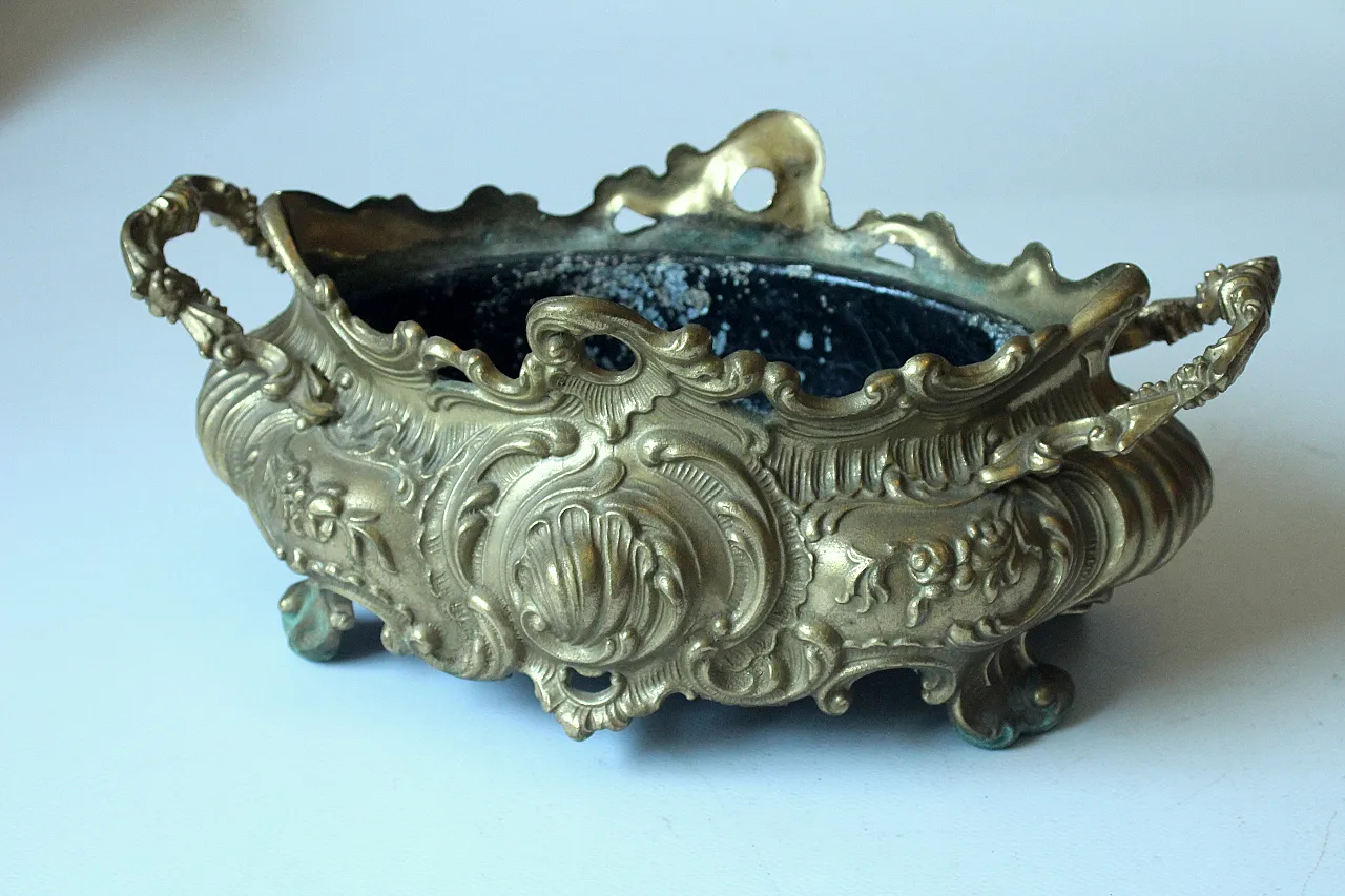 Art Nouveau solid brass jardiniere with metal insert, 20th century 4