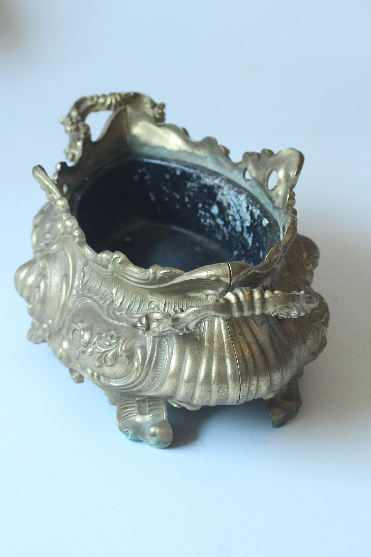 Art Nouveau solid brass jardiniere with metal insert, 20th century 5