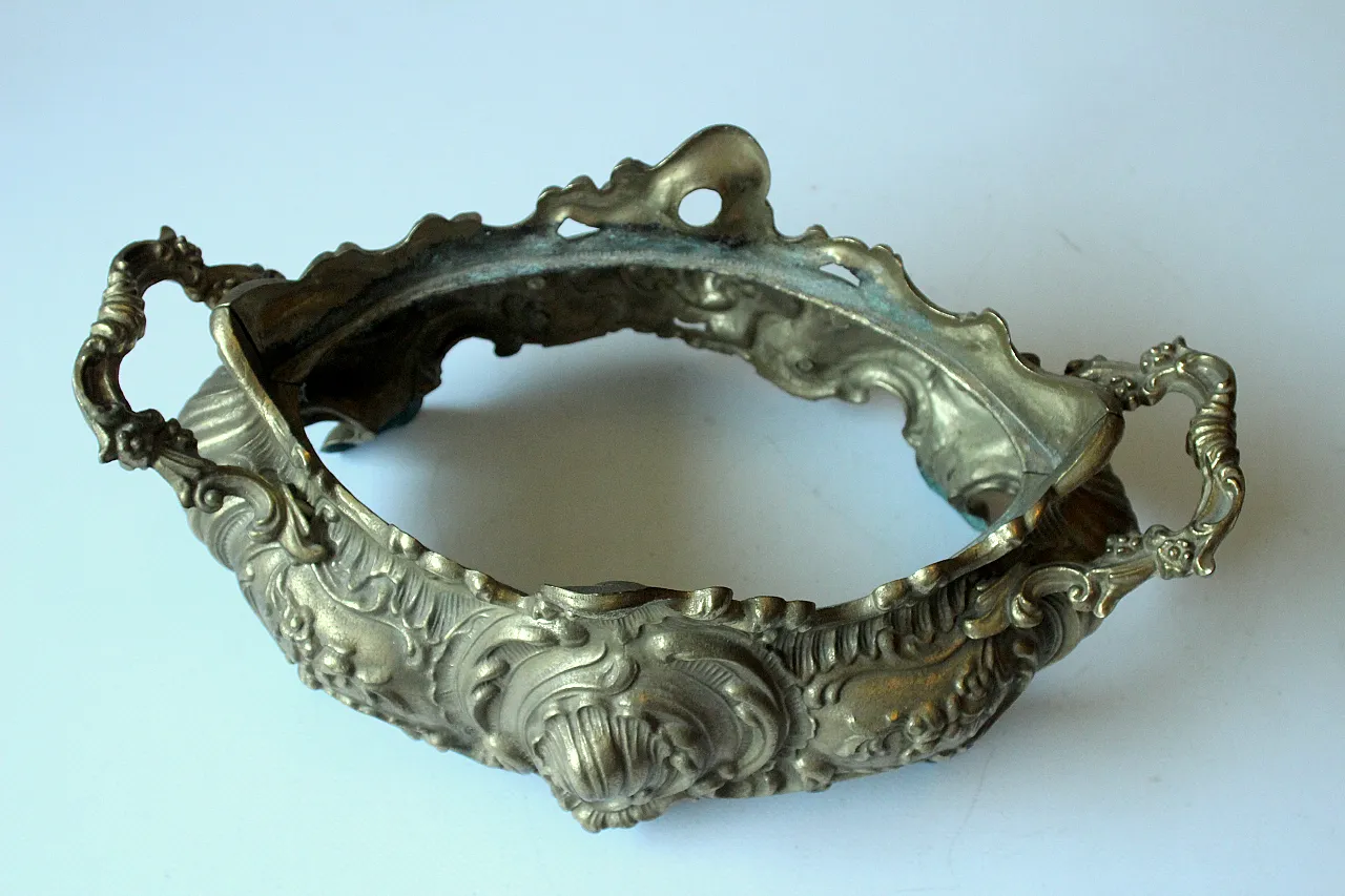 Art Nouveau solid brass jardiniere with metal insert, 20th century 6
