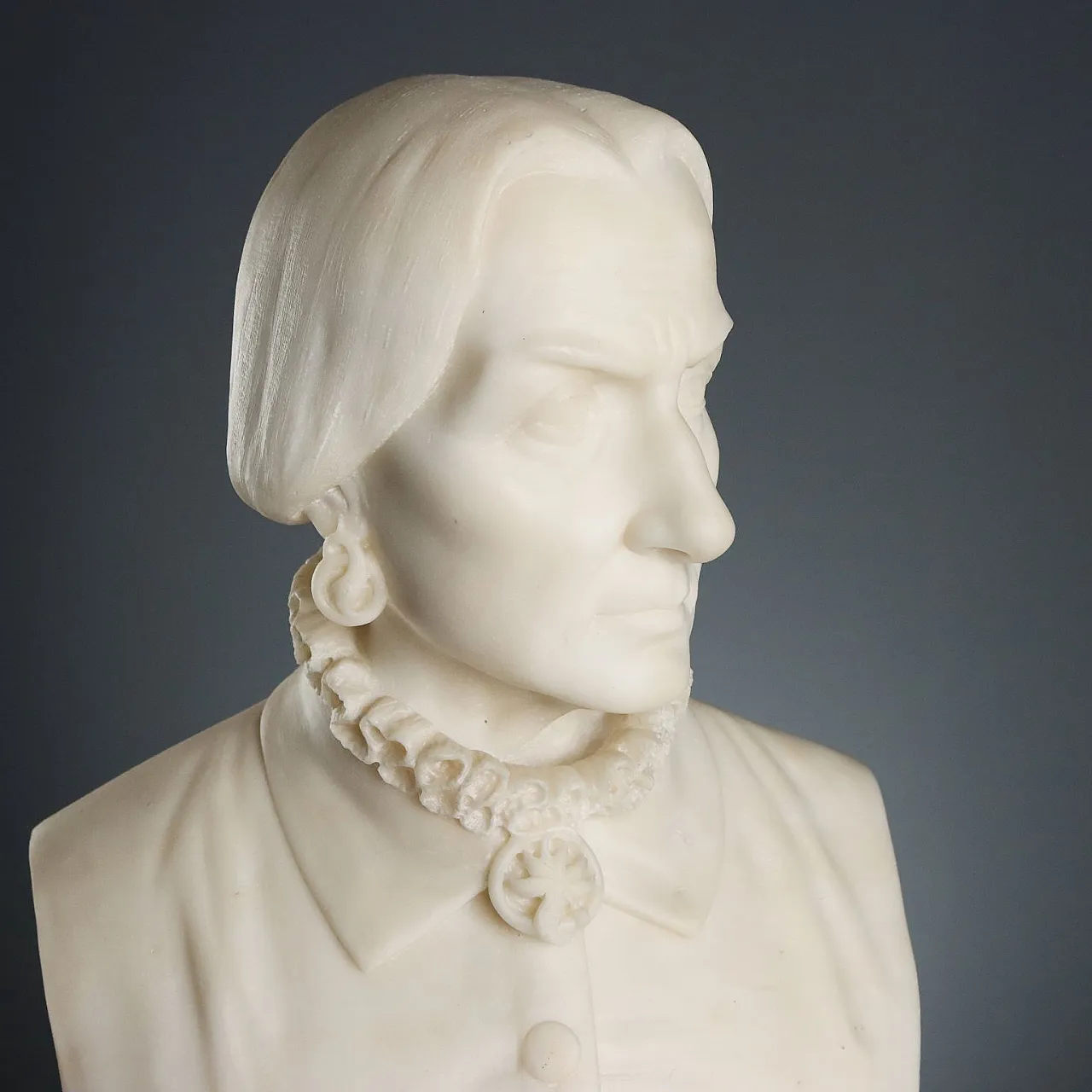 Bust of a Noble Lady in white marble, 19th century 3
