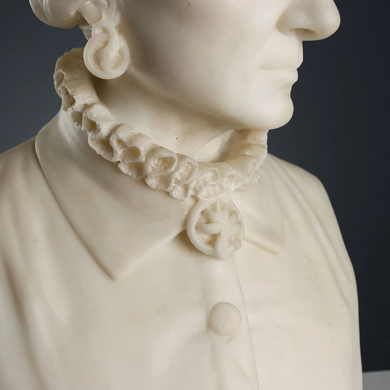 Bust of a Noble Lady in white marble, 19th century 4