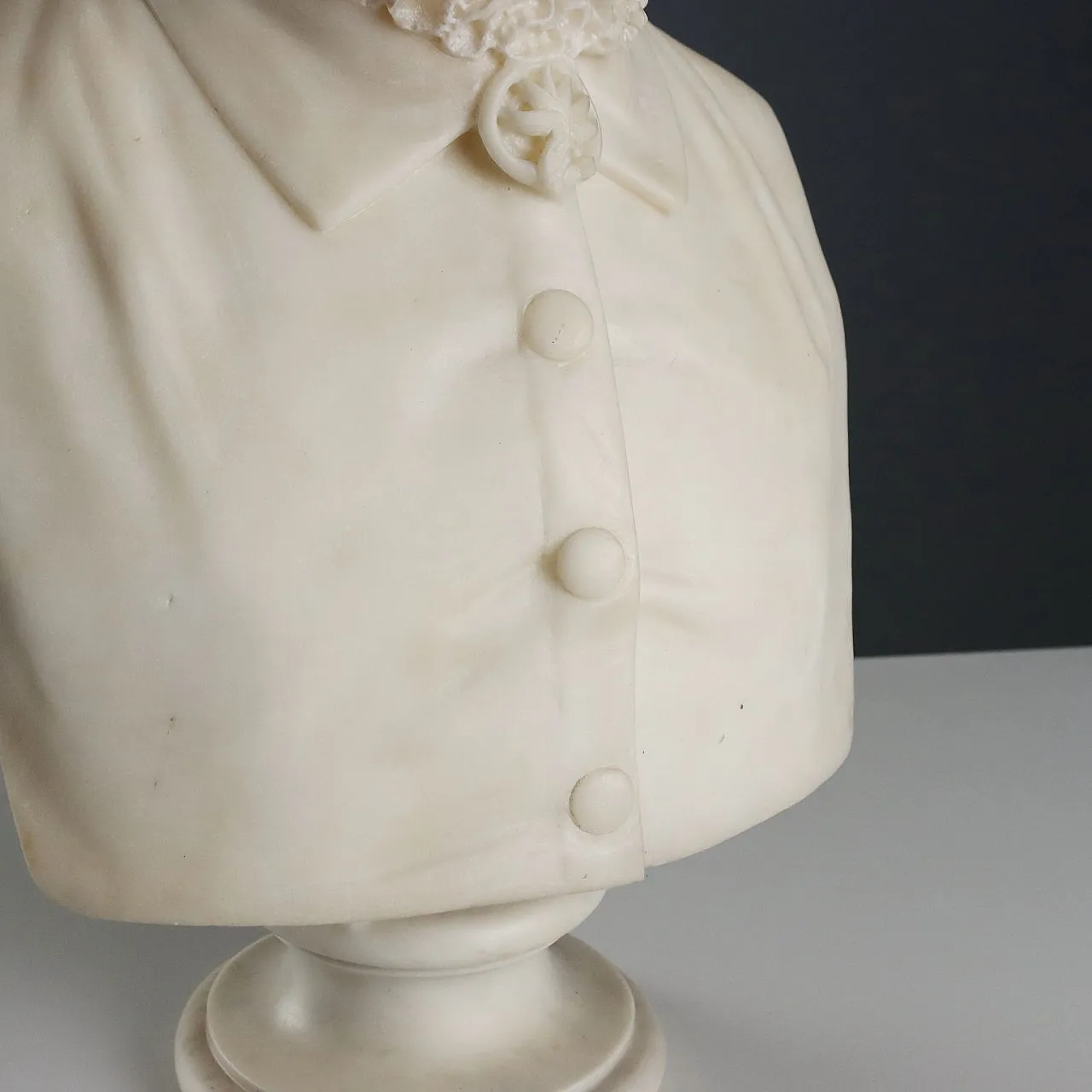 Bust of a Noble Lady in white marble, 19th century 5