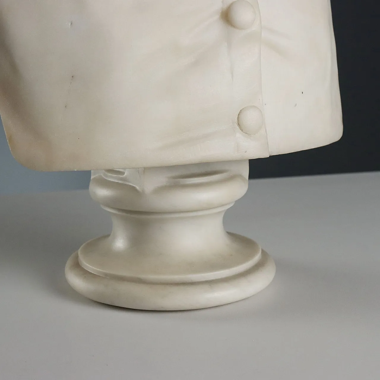 Bust of a Noble Lady in white marble, 19th century 6