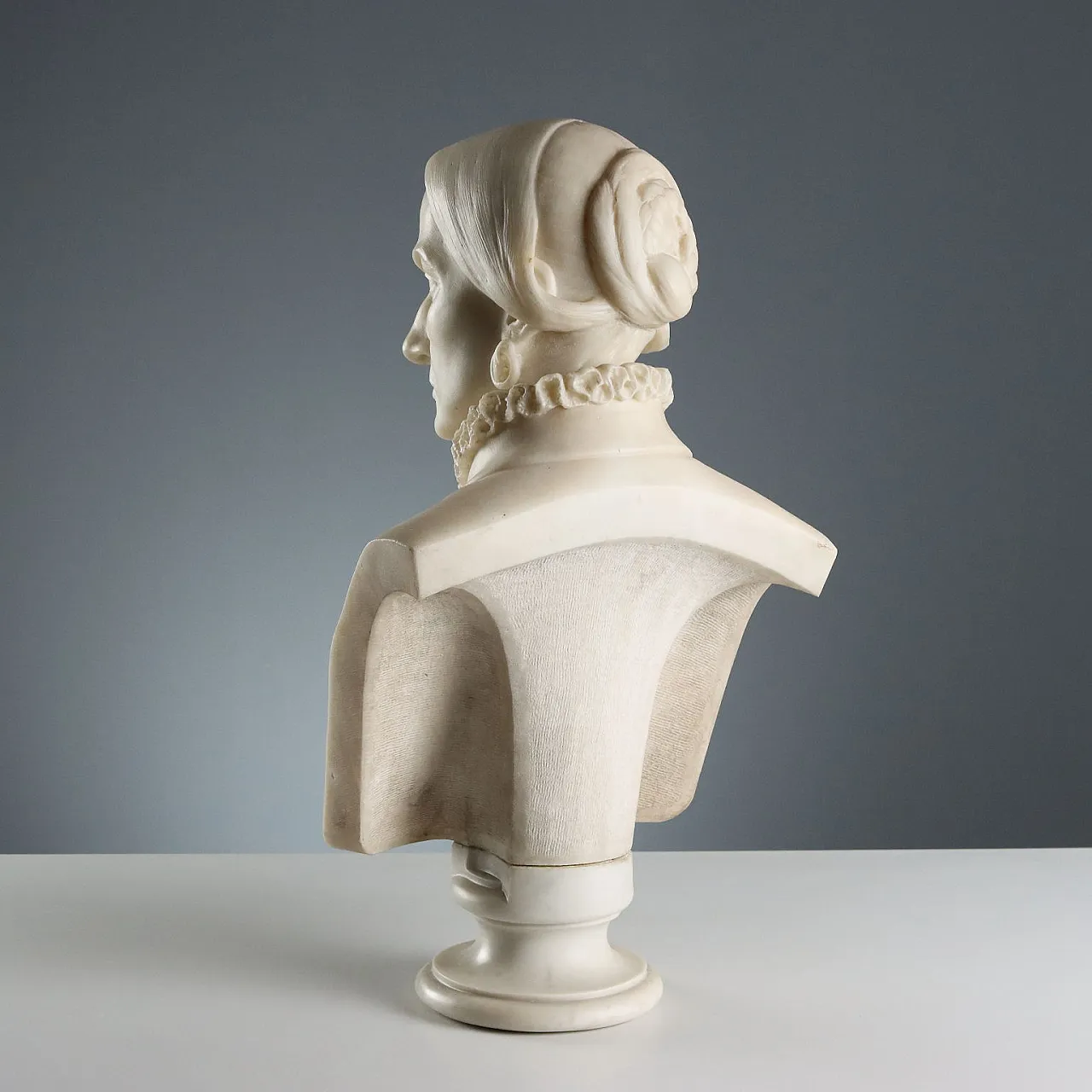 Bust of a Noble Lady in white marble, 19th century 9