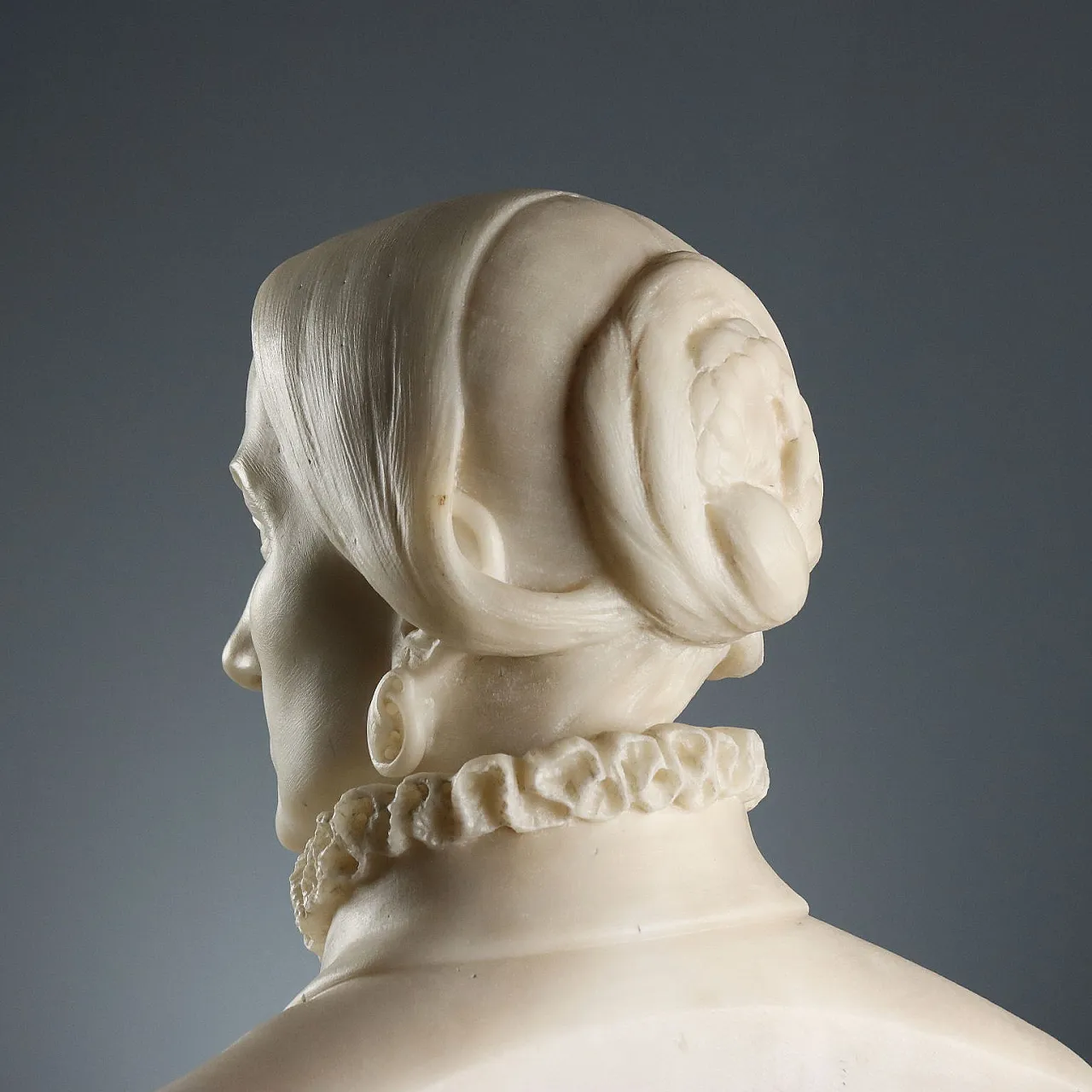 Bust of a Noble Lady in white marble, 19th century 10