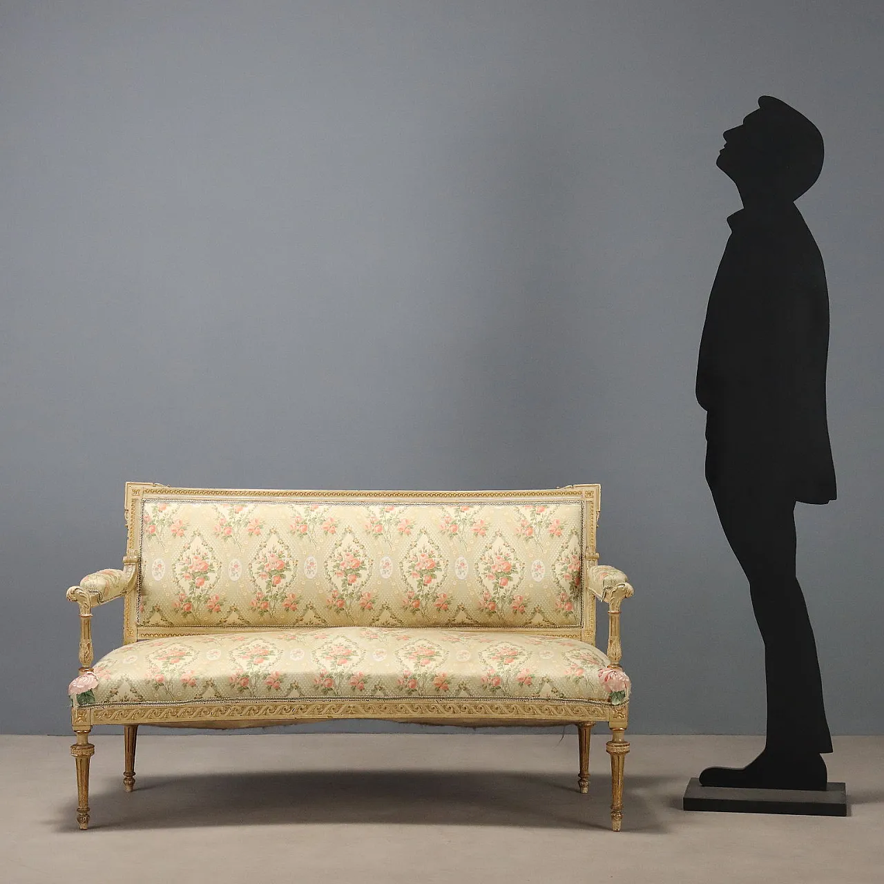 Neoclassical sofa with lacquered and gilded carvings, 19th century 2