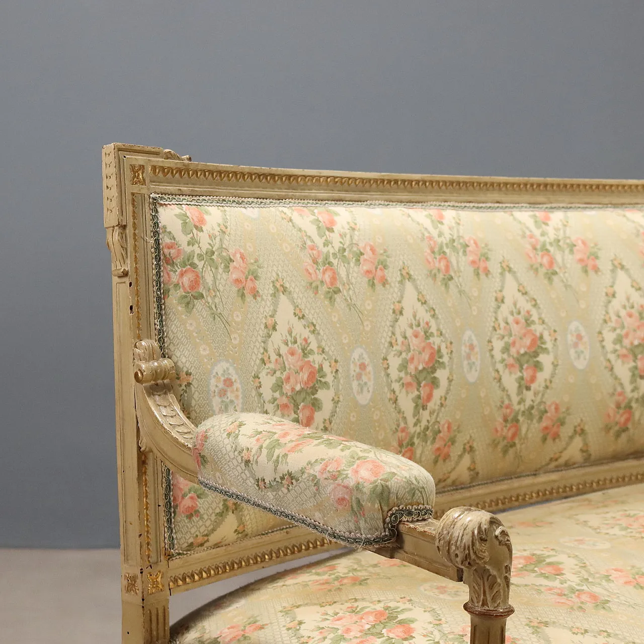 Neoclassical sofa with lacquered and gilded carvings, 19th century 4
