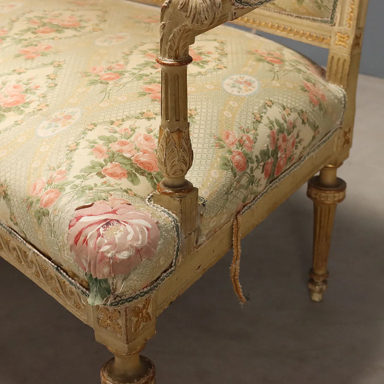 Neoclassical sofa with lacquered and gilded carvings, 19th century 5