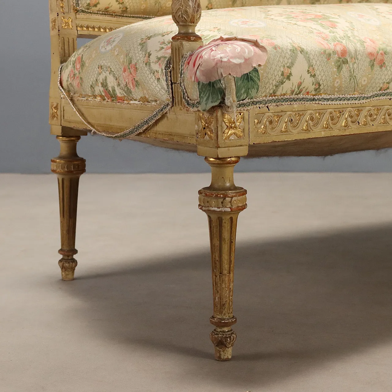 Neoclassical sofa with lacquered and gilded carvings, 19th century 6