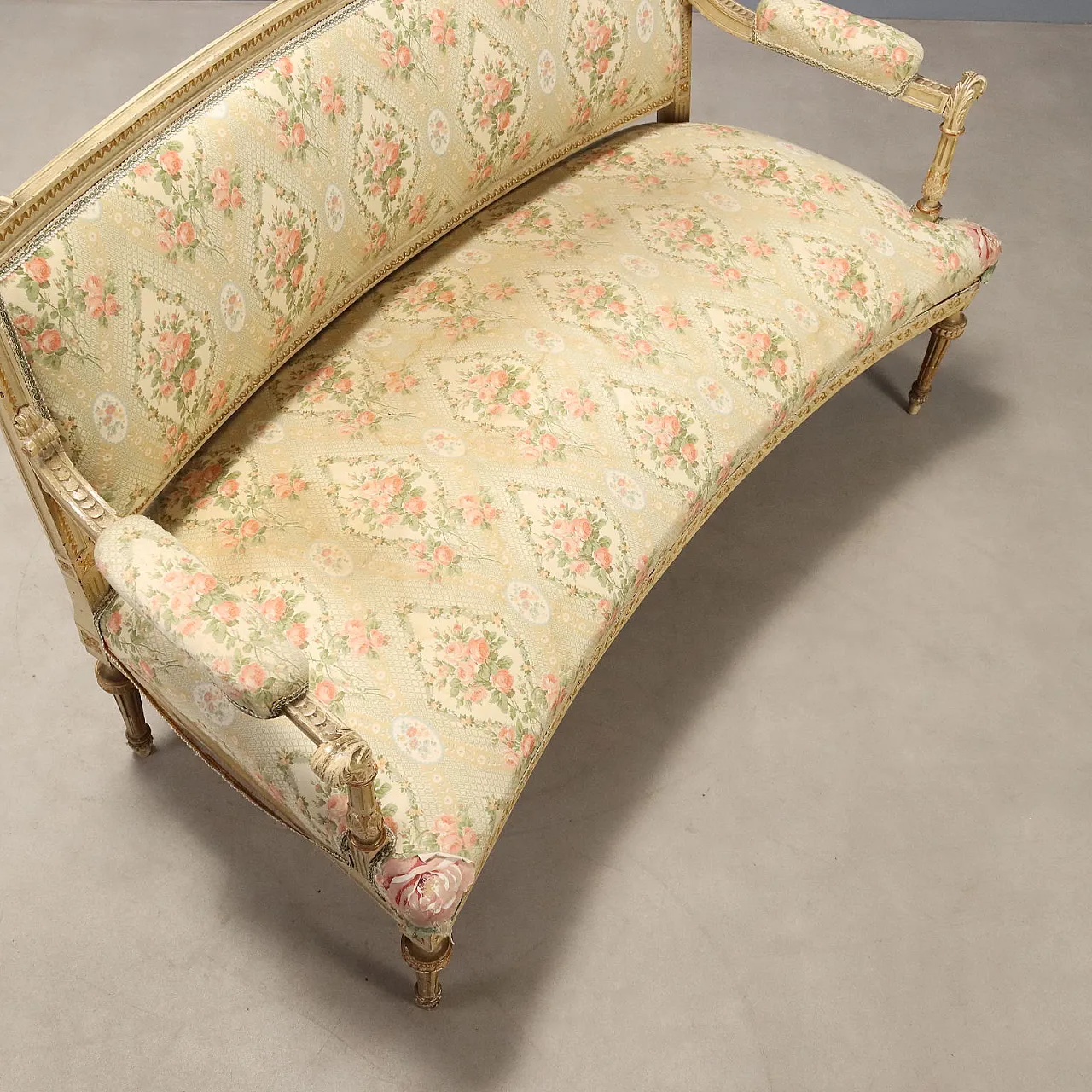 Neoclassical sofa with lacquered and gilded carvings, 19th century 7