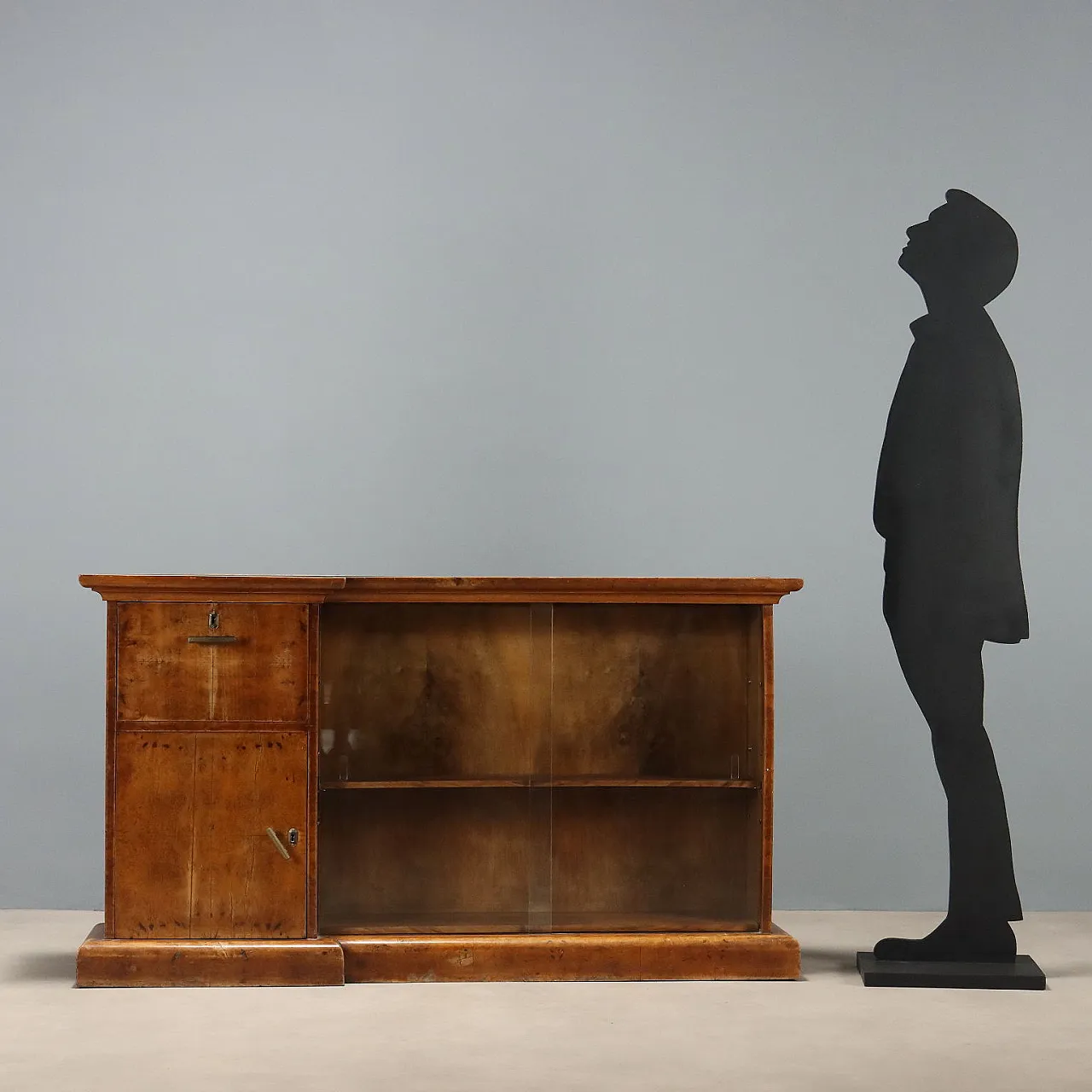 Art Deco display cabinet veneered in walnut root, 20th century 3