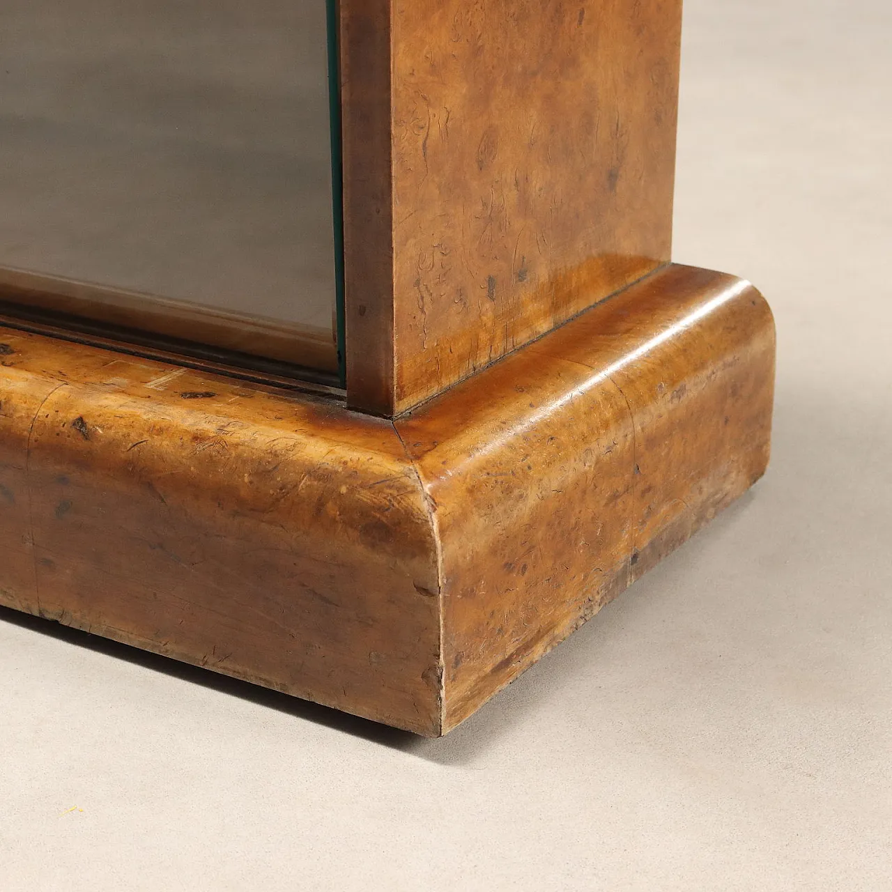 Art Deco display cabinet veneered in walnut root, 20th century 8