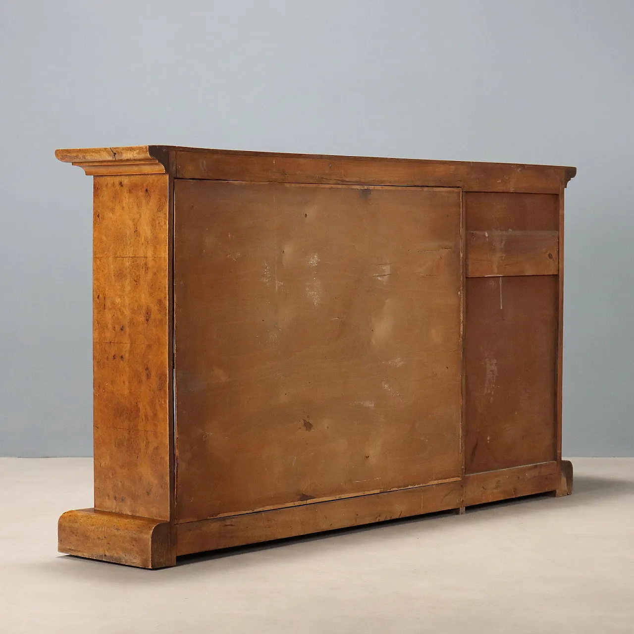 Art Deco display cabinet veneered in walnut root, 20th century 10