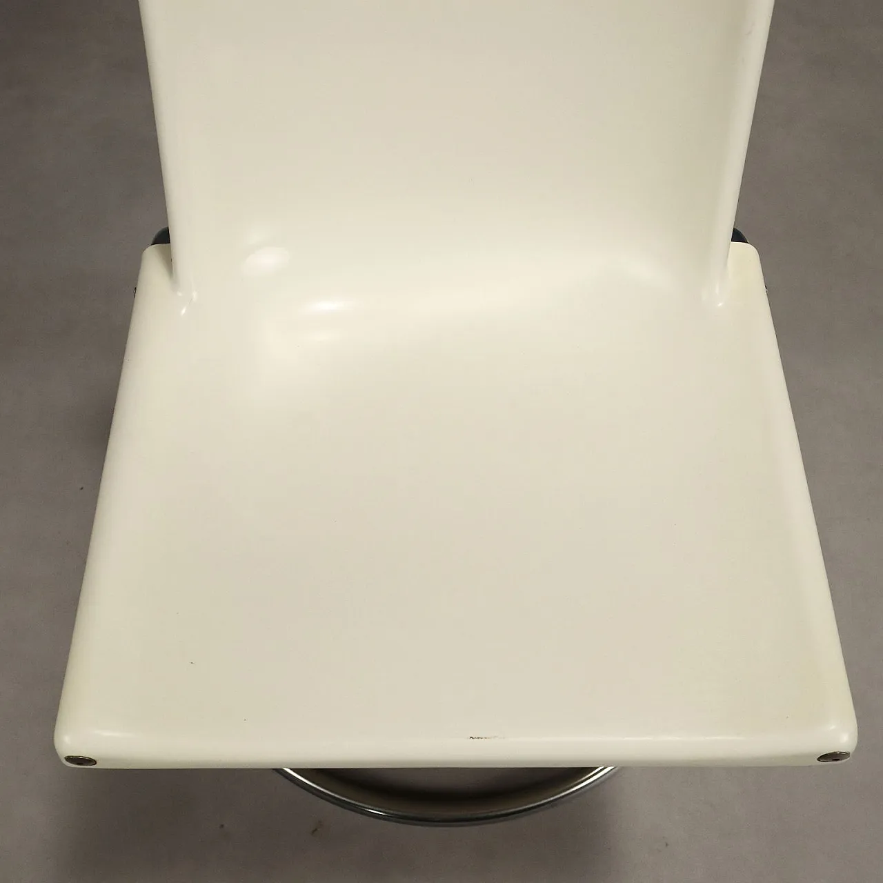 Sedia con gamba in tubolare cromato e seduta in plastica, '900 4