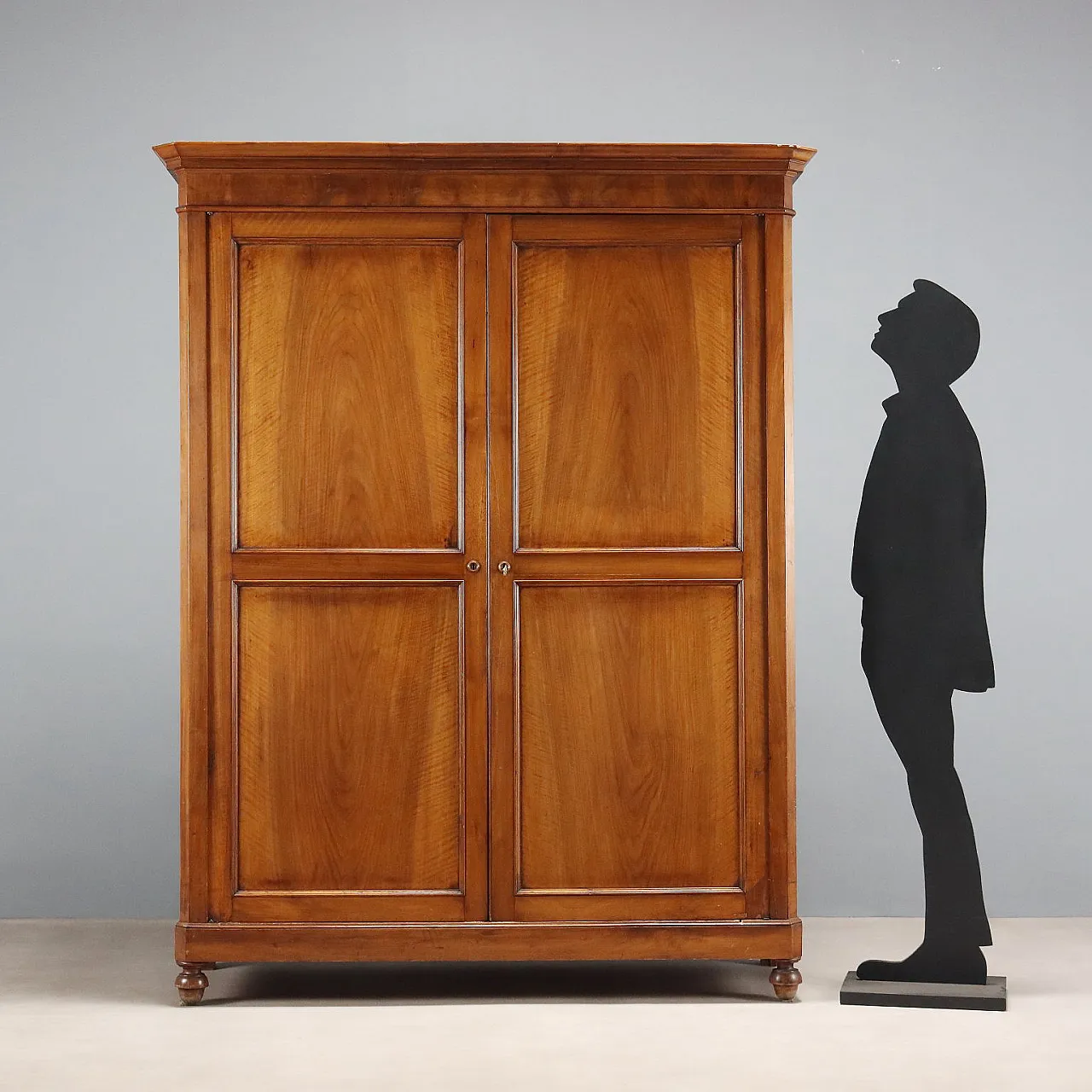 Walnut wardrobe, 19th century 3