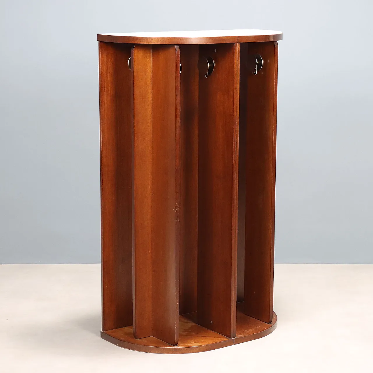 Appendiabiti in legno con piano in vetro bianco, '900 1