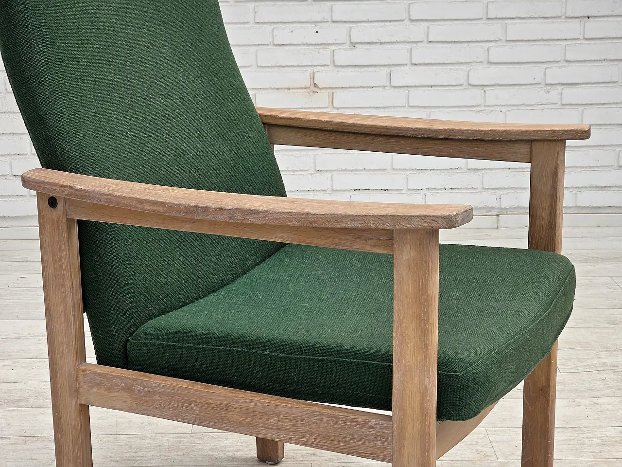 1980s, Danish armchair by Høng Stole, green furniture wool, oak wood. 3