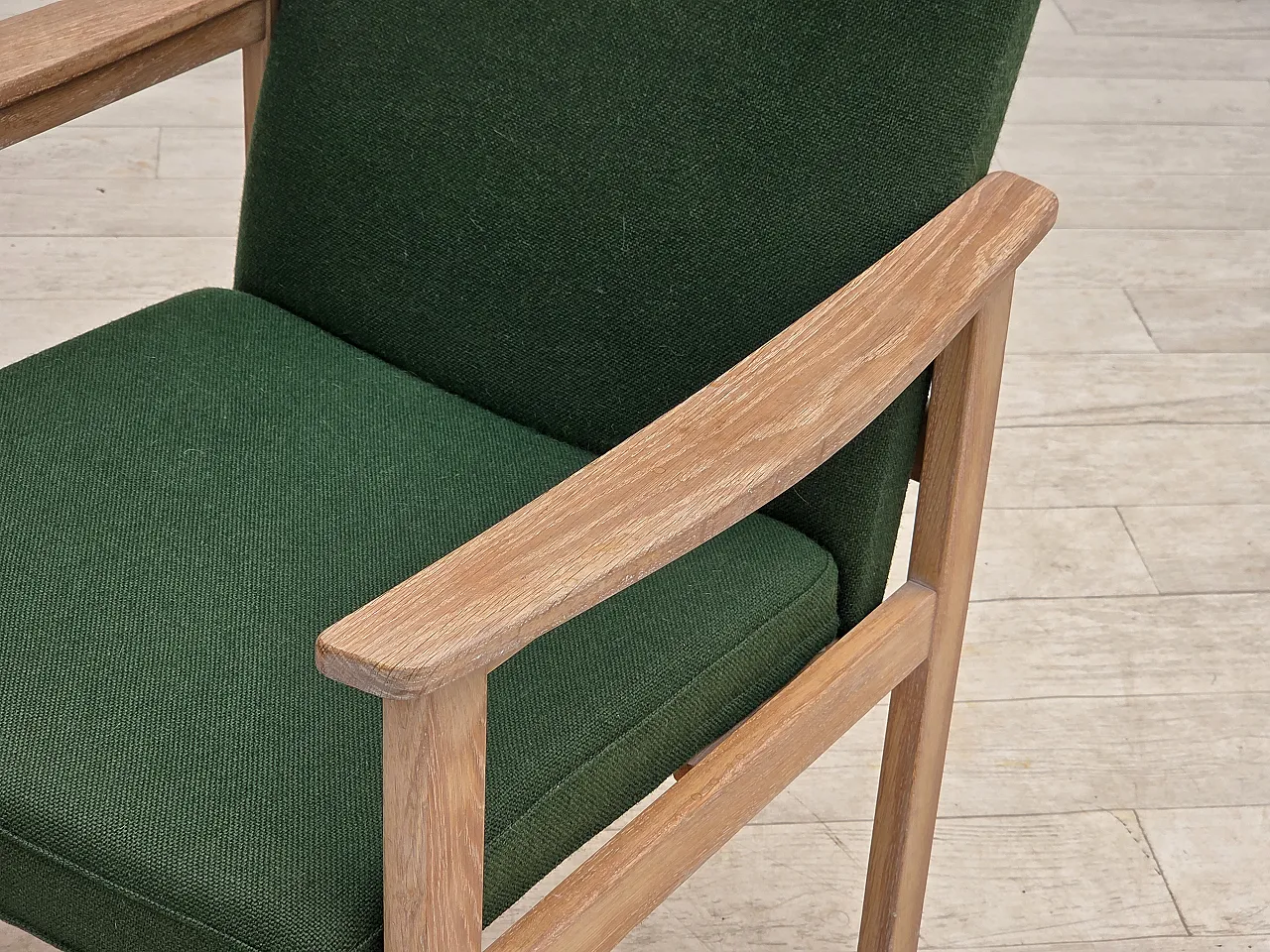 1980s, Danish armchair by Høng Stole, green furniture wool, oak wood. 14
