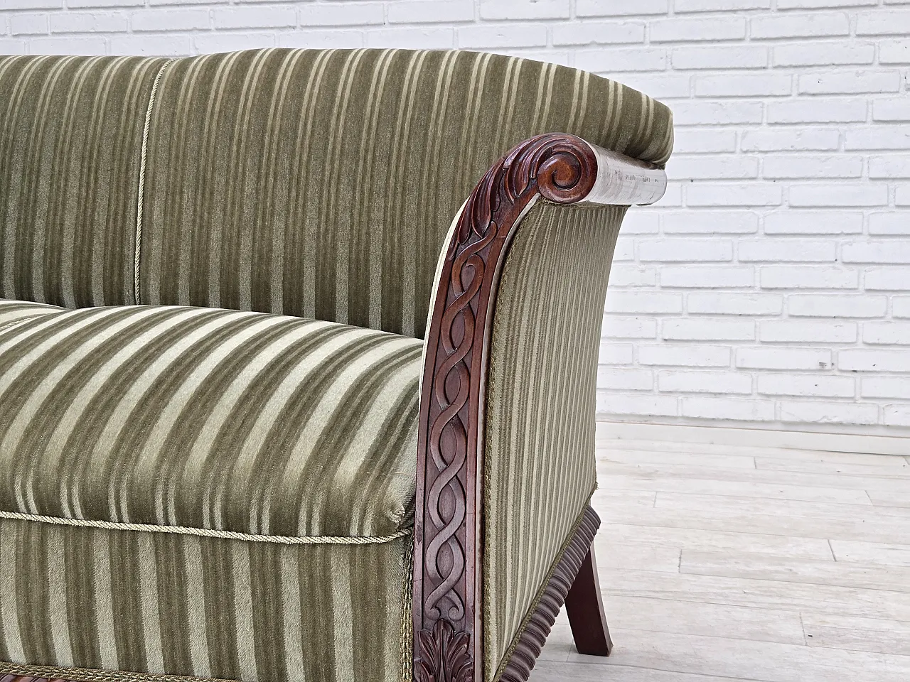 3-seater Danish sofa in green velvet and teak wood, 1950s 3
