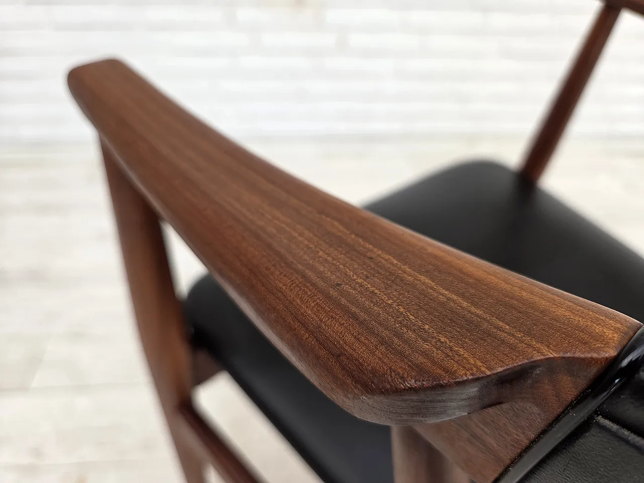 Anni '60, poltrona danese. Legno di teak, pelle artificiale nera. 13
