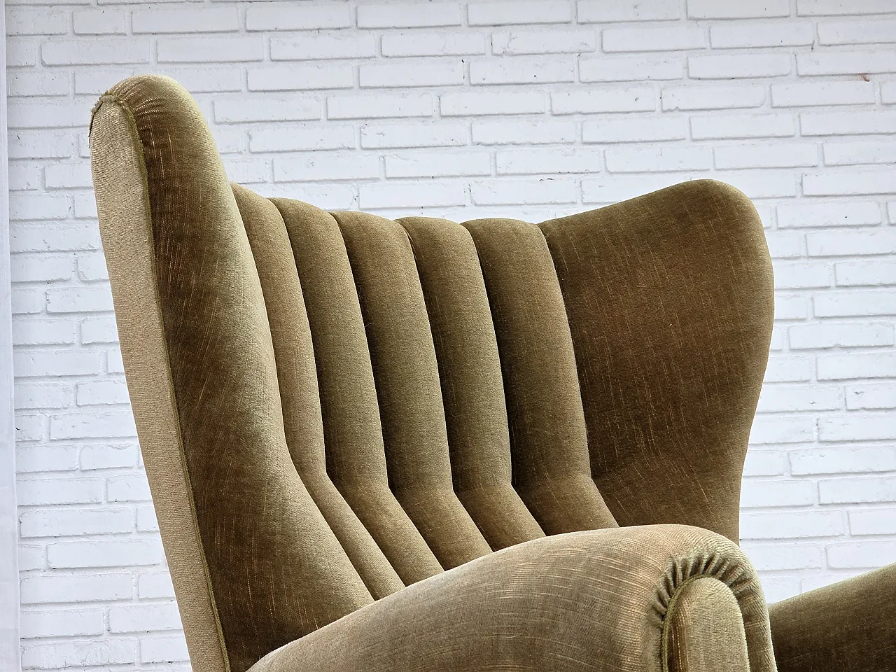 Anni '60, poltrona relax danese con schienale alto, velluto verde. 4